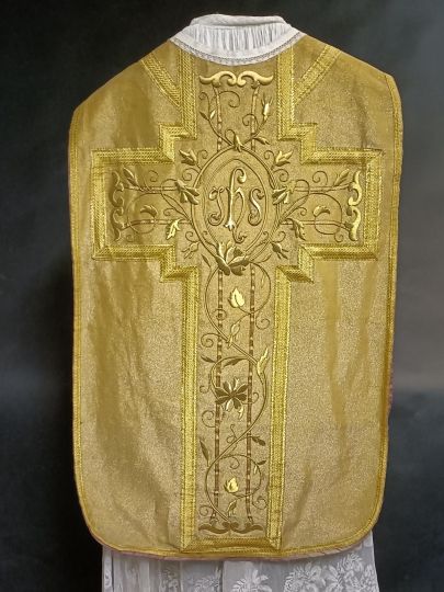 Gold latin chasuble , thick gold embroideries , 1900 Complete set