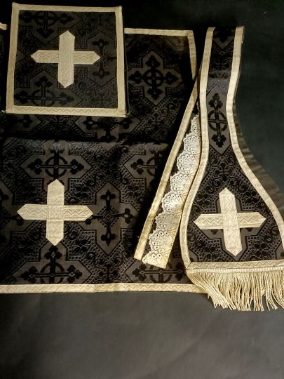 Chasuble noire Broderies Cornelly 1900 Complète