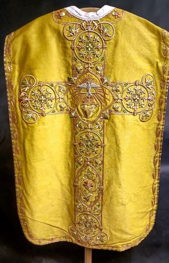 Gold chasuble St Spirit thick embroideries gold and colour