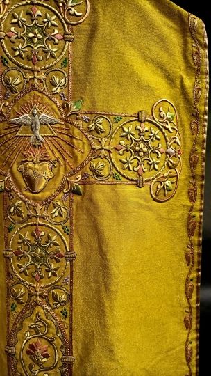 Pianeta oro fine 800 Santo Spirito ricami spessi oro e colore