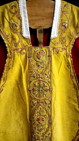 Gold chasuble St Spirit thick embroideries gold and colour