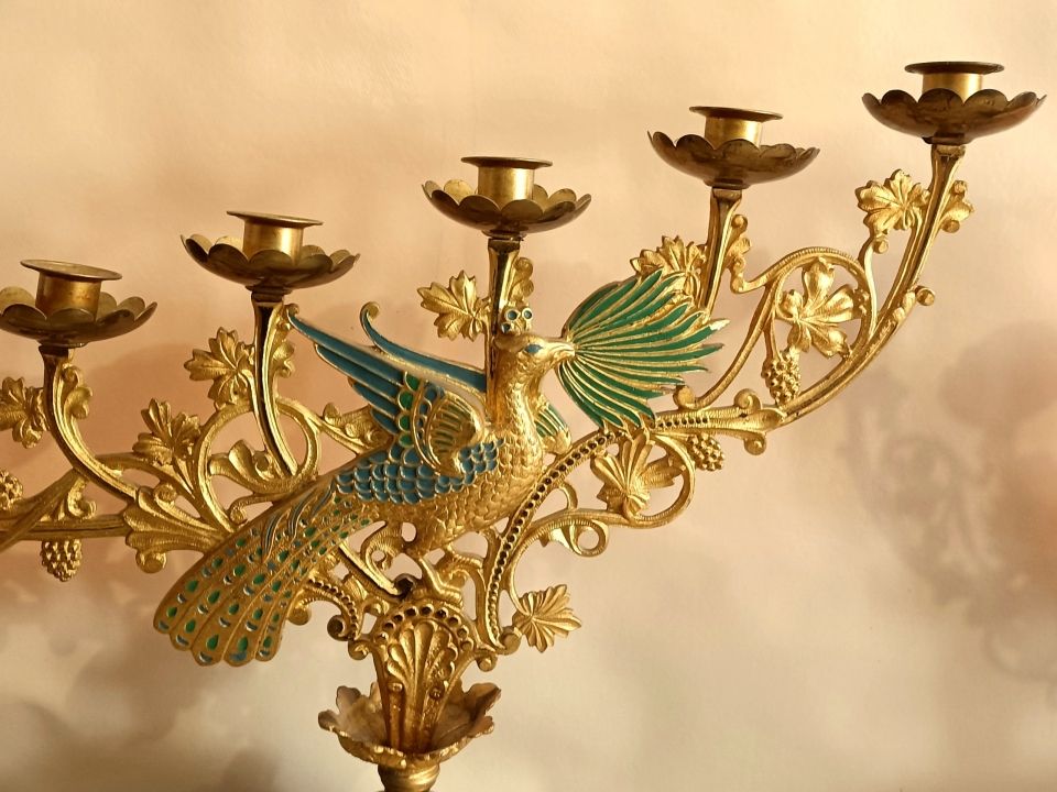 Paire de rampes d'autel bronze doré aux paons
