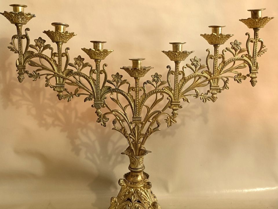 Paio di candelabri di altare con mezzaluna