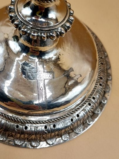 Grand calice à palmettes fin XVII° Louis XIV armoirie de chevalier