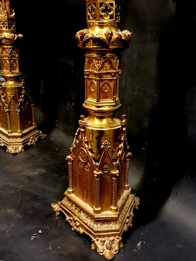 Spectaculario paio di candelabri , bronzo dorato , verso 2 metri