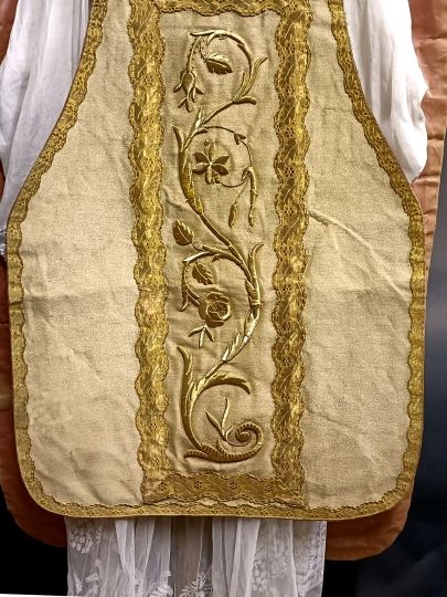 Latin gold chasuble , thick gold embroideries , circa 1880 , Agnus Dei