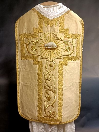 Latin gold chasuble , thick gold embroideries , circa 1880 , Agnus Dei