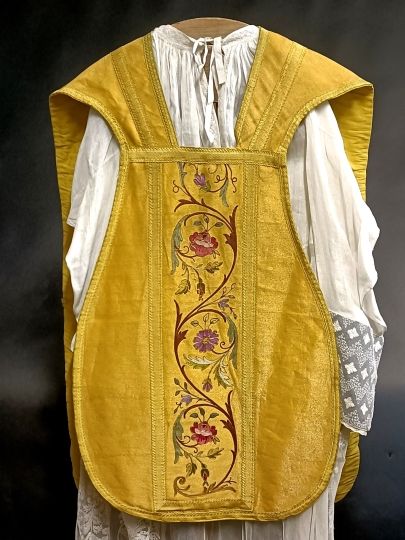 Gold latin chasuble , Cornely floral embroideries , 1900