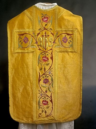 Chasuble or , orfrois coloré point cornely , 1900