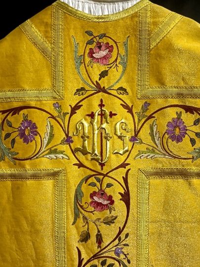 Gold latin chasuble , Cornely floral embroideries , 1900