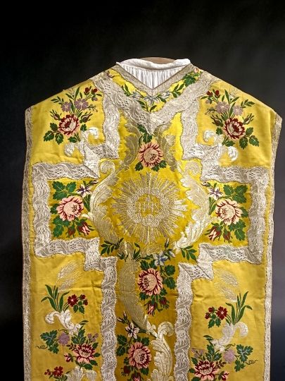 Rich gold chasuble brocated Circa 1830
