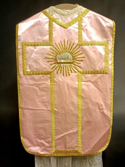 Rose latin chasuble of the Avent Complete set