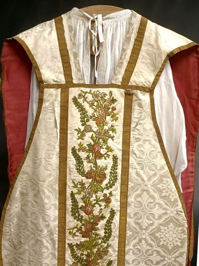 White latin chasuble , rich embroideries hand maded