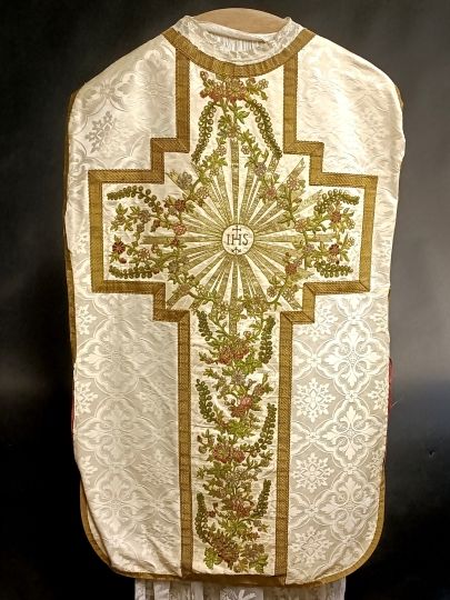 White latin chasuble , rich embroideries hand maded