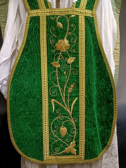 Green latin chasuble in velvet of Gênes