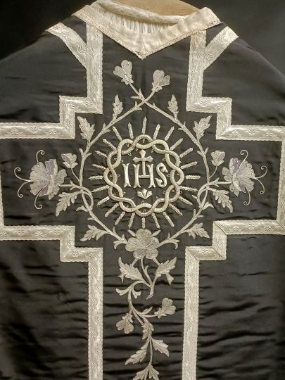 Black chasuble satin silk circa 1900 complete set