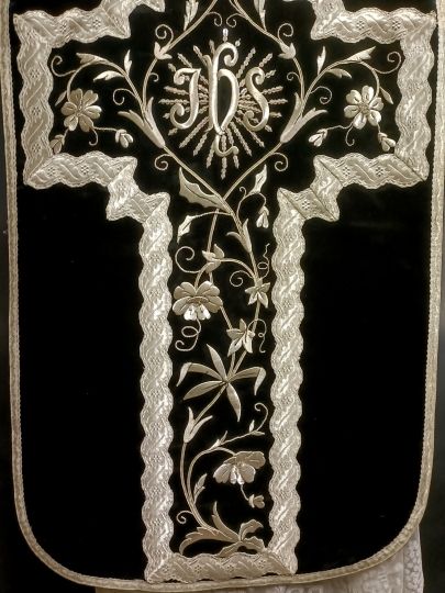 Superb black chasuble silk velevet thick embroiederies