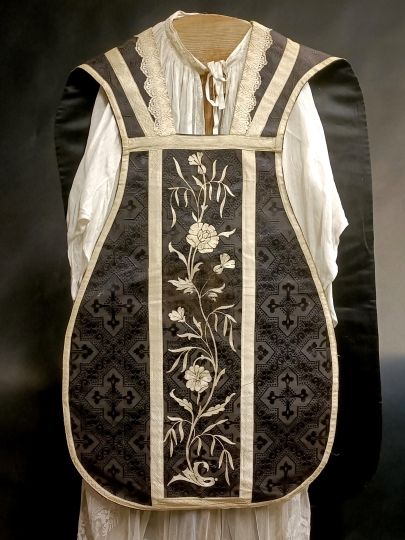 Black latin chasuble Cornelly's embroideries complete set