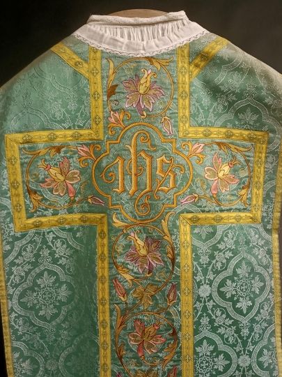 Green latin chasuble Cornely embroidery- Complete set