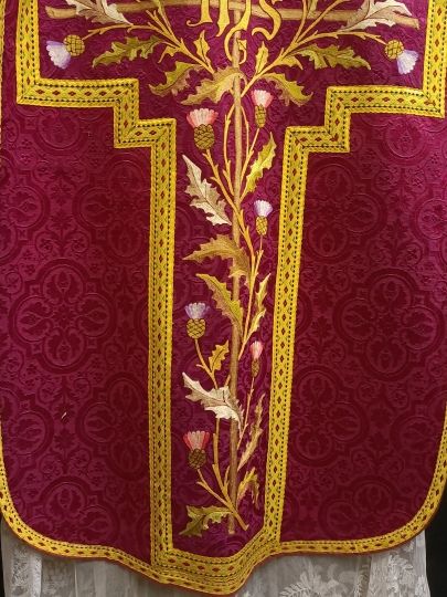 Chasuble rouge broderies Cornely 1900 Set complet