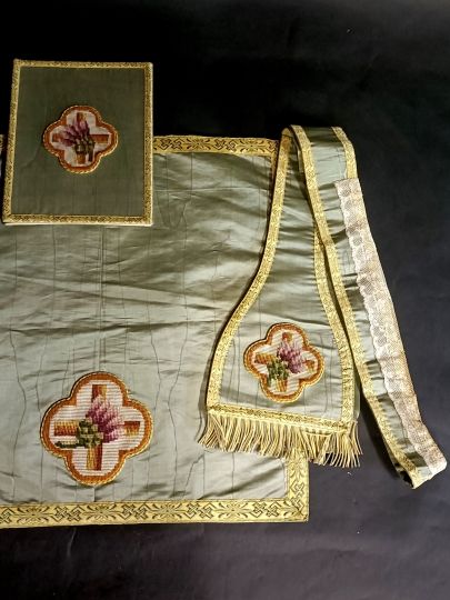 Green chasuble silk moire- Complete set
