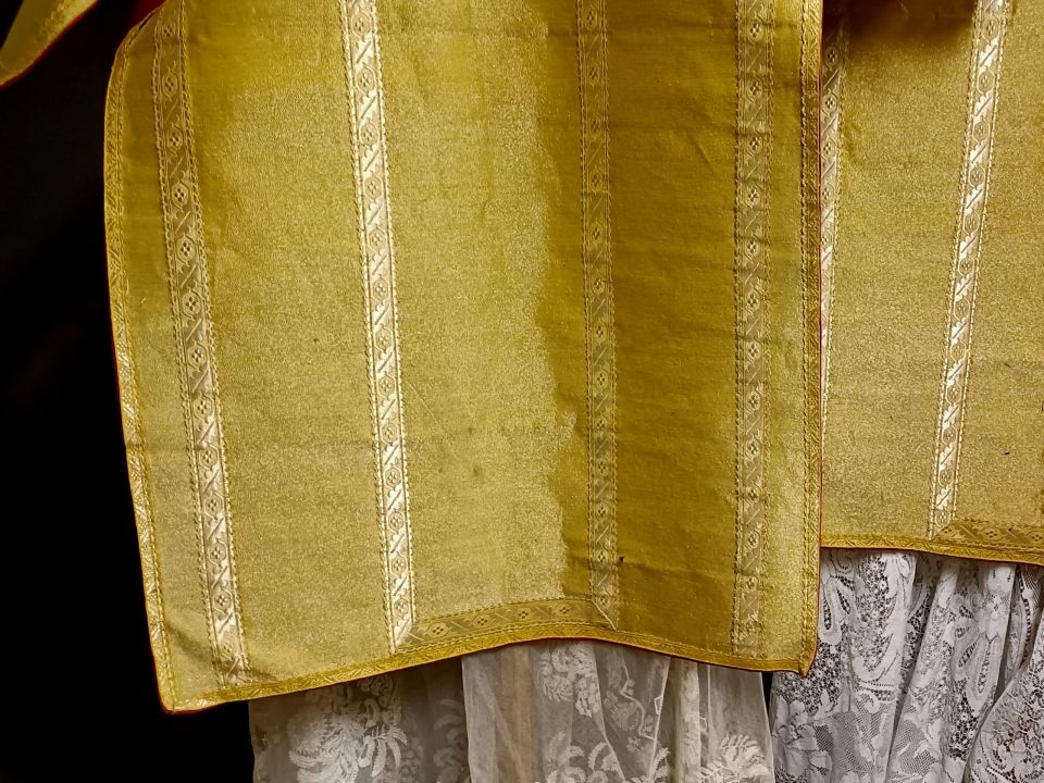 Set de dalmatiques en drap d'or ,1900,  comme neuf