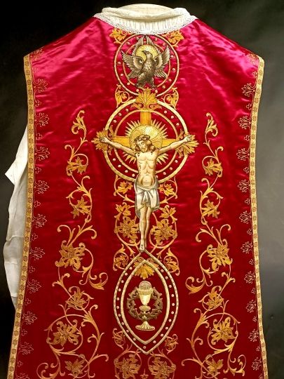 Wonderful red chasuble with evangelists , 1900 , complete set
