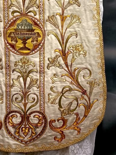 White Marian chasuble, complete set, 1900, Spanish style
