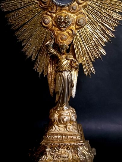 Grande ostensorio di San Michaele in argento dorato meta 800 ,85 cm