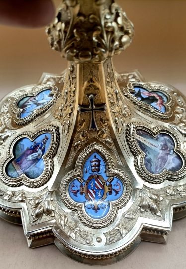 Eccezionale calice neogothico ,argento dorato, smalti su porcelano , per il papa Pie IX